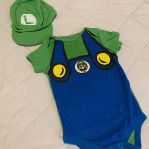 Super Mario Luigi shirtsleeve outfit